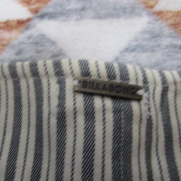 Billabong Wild Pursuit Romper in Gray Stripe Pattern Overalls Size Medium - Picture 14 of 14